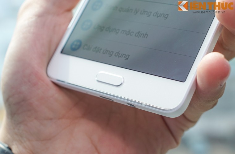Trai nghiem dien thoai Samsung Galaxy A7 vua ban o Viet Nam-Hinh-3